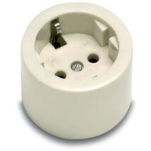 FAMATEL 16A-250V kerek fehér földelt falon kivüli dugalj