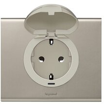 Legrand 067161 Céliane gyermekvédelemmel csavaros 2P+F földelt csatlakozóaljzat